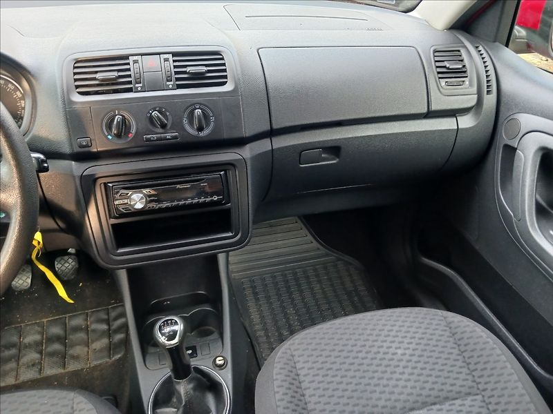 Škoda Fabia 1,2 KOMBI TAŽNÉ, LETNÍ + ZIMNÍ - fotka 13 z 16