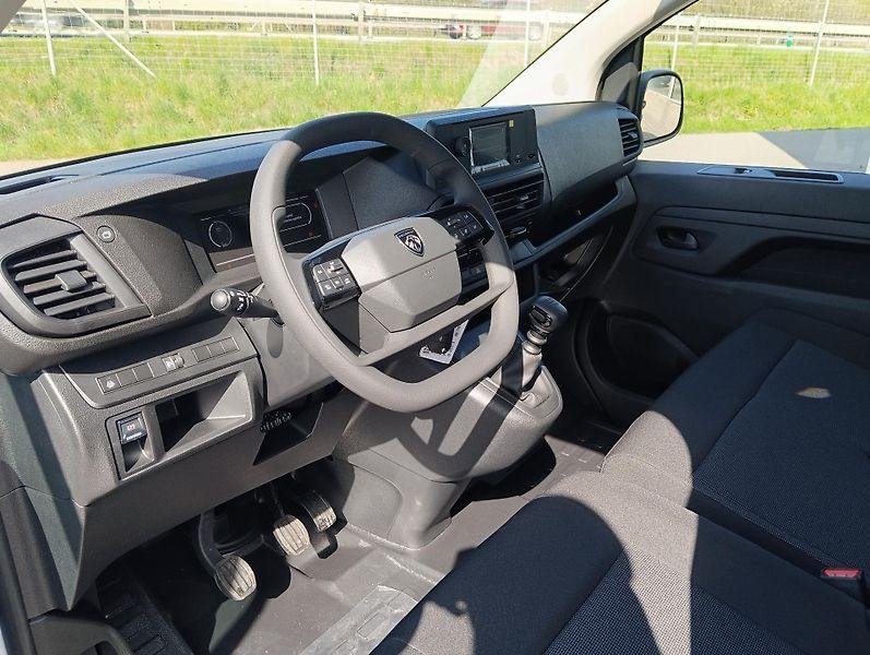 Peugeot Expert (2026) Combi L3 2.2 BlueHDi 150 MAN6 - fotka 10 z 23