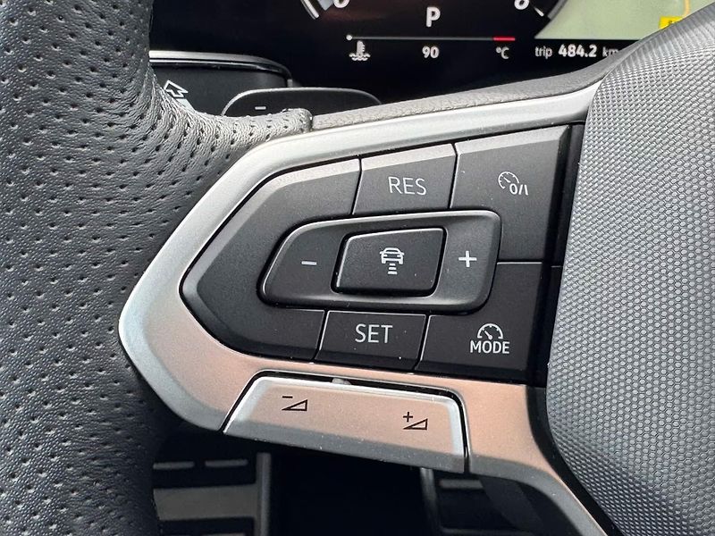 Volkswagen Touareg TDI 210kW R-Line Pano HuD DYN - fotka 17 z 28
