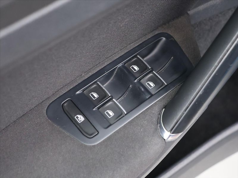 Volkswagen Golf 1,6 TDI 77kW Comfortline CZ - fotka 15 z 30