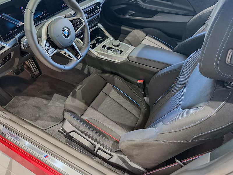 BMW Řada 2 218i Coupé - fotka 4 z 6