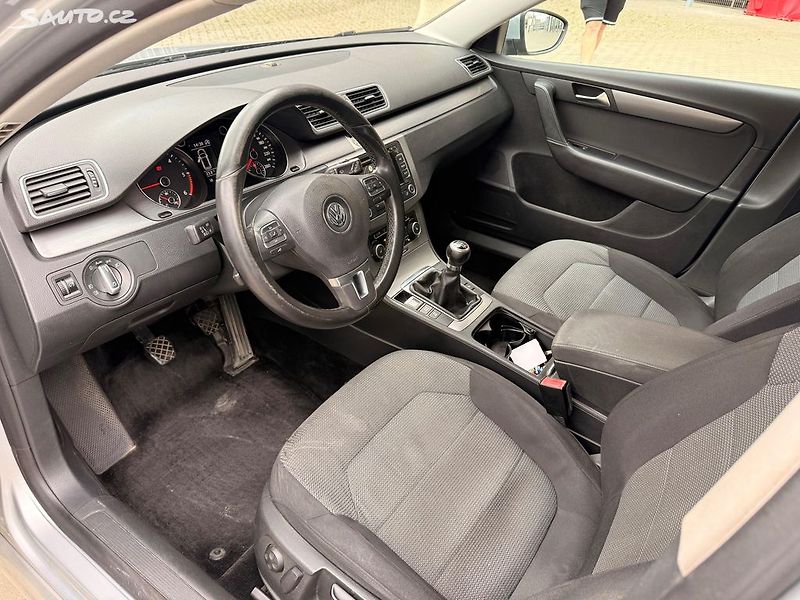 Volkswagen Passat (2011) 2.0TDI, 103kw - fotka 15 z 20
