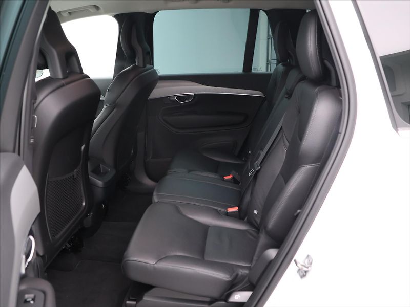 Volvo XC90 2,0 B5 173 kW AWD 7 Míst DPH C - fotka 16 z 28