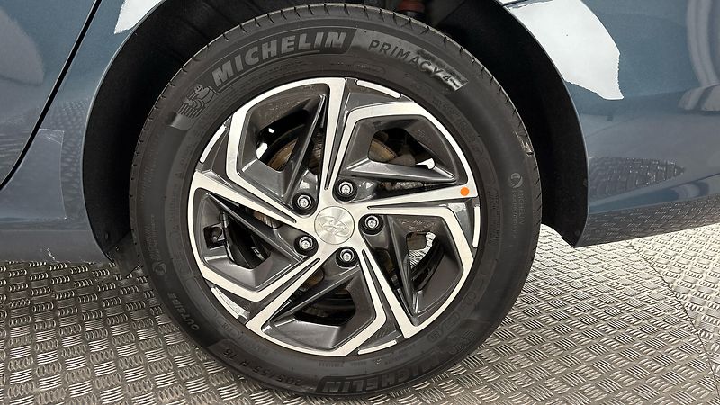 Hyundai i30 1.5 T-GDI Smart Kombi - fotka 19 z 25