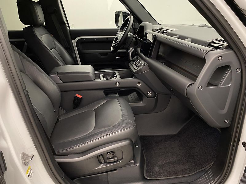 Land Rover Defender 110 D300 X-DYNAMIC HSE AWD AUT - fotka 21 z 49