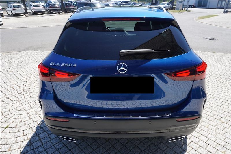 Mercedes-Benz GLA 1,3 250e,Premium Plus,AMG,CZ - fotka 5 z 26
