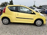 Peugeot 107 1,0 i 77tKm KLIMA SERVO - náhled 3