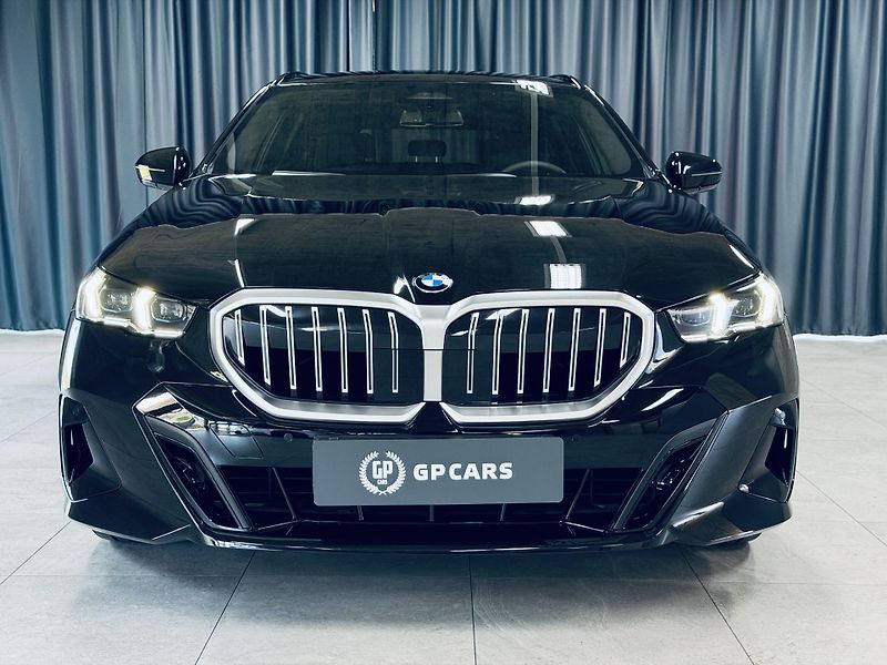 BMW Řada 5 (2025) 520i*ZÁRUKA*TAŽNÉ*HARM&KARDON - fotka 2 z 43