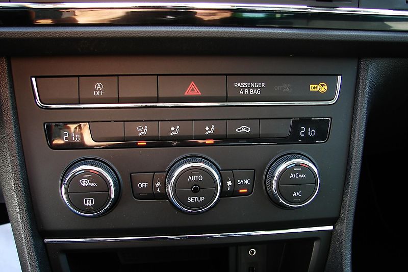 Seat Leon 1.6 TDi 110PS LED Navi-ZADÁN!  - fotka 33 z 42