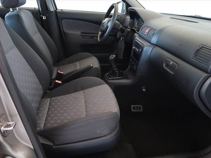 Škoda Octavia (2010) 1.6, po STK, za dobrou cenu - fotka 9 z 12