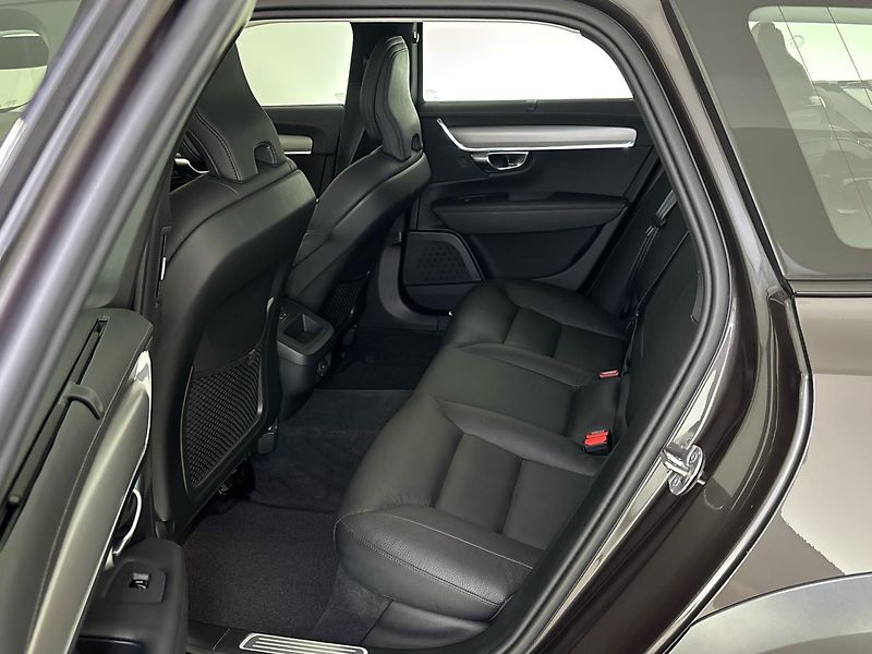 Volvo V90 Cross Country AWD - fotka 8 z 29