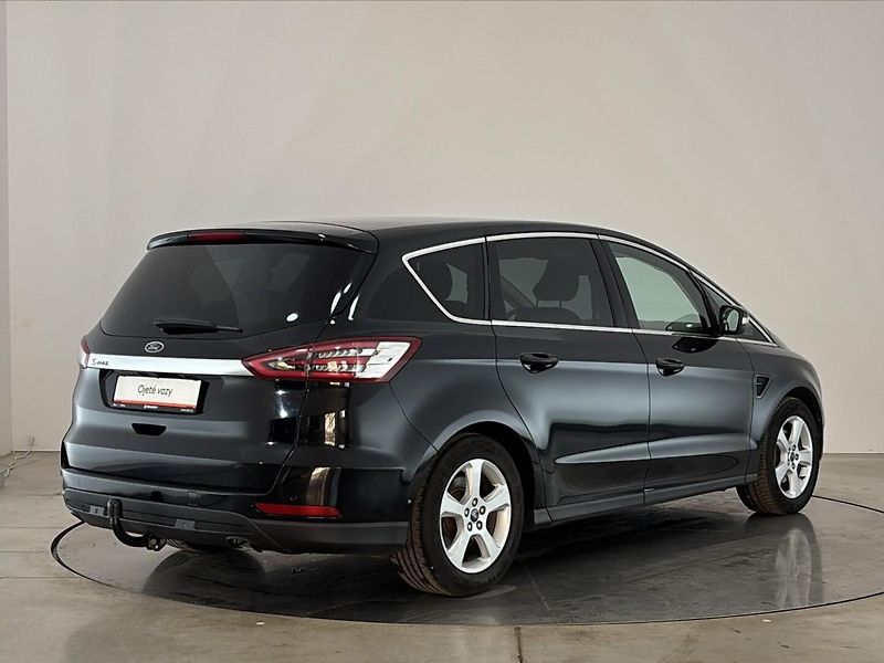 Ford S-MAX Titanium AT - fotka 2 z 28