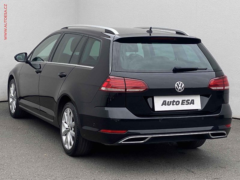 Volkswagen Golf (2018) 2.0 TDi, Highline, LED - fotka 6 z 18