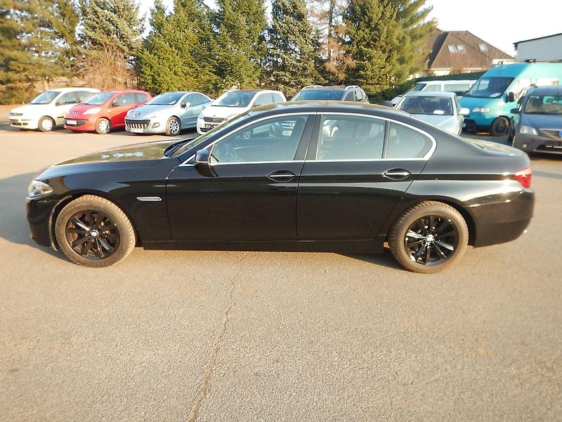 BMW Řada 5 520d XDRIVE, ČR, SERVISKA - fotka 6 z 32