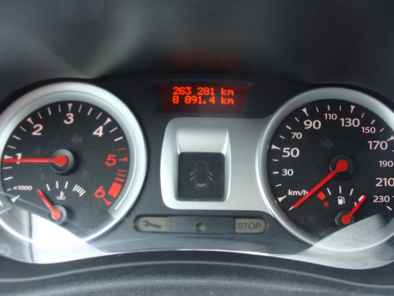 Renault Clio 1.5 DCi, 55 kW, klima, tažné - fotka 15 z 24