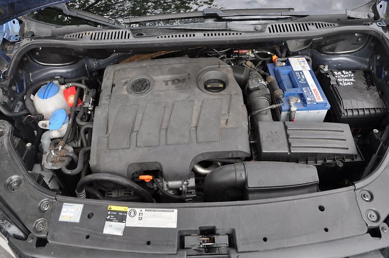 Volkswagen Touran 1.6TDi 77kW 7.míst - fotka 10 z 13