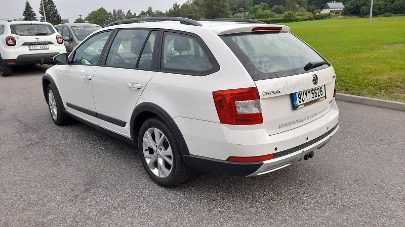 Škoda Octavia scout 4x4 DSG - fotka 7 z 44
