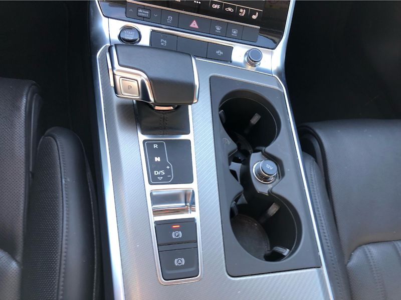 Audi A6 Avant 3,0 TDI Quattro - fotka 22 z 30