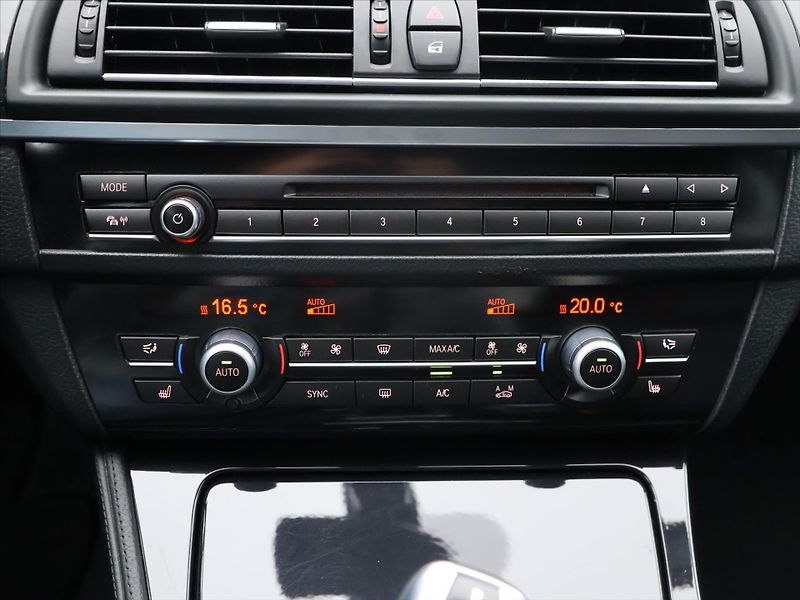BMW Řada 5 2,0 d 160kW xDrive Aut. CZ - fotka 27 z 38
