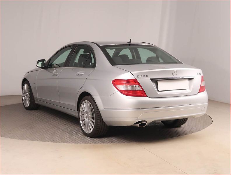 Mercedes-Benz Třídy C (2007) C 220 CDI, Vyhř. sedaček - fotka 4 z 15