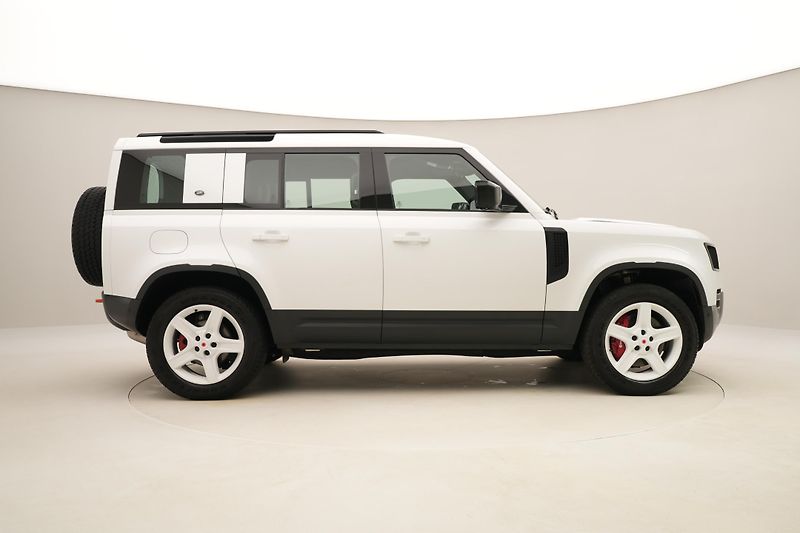 Land Rover Defender 110 D250 SE AWD AUT CZ - fotka 13 z 49