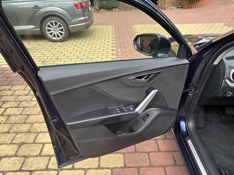 Audi Q2 35TFSi, S-Tronic, kamera - fotka 11 z 16