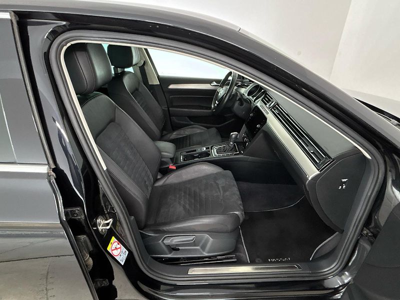 Volkswagen Passat R-Line DSG - fotka 9 z 32