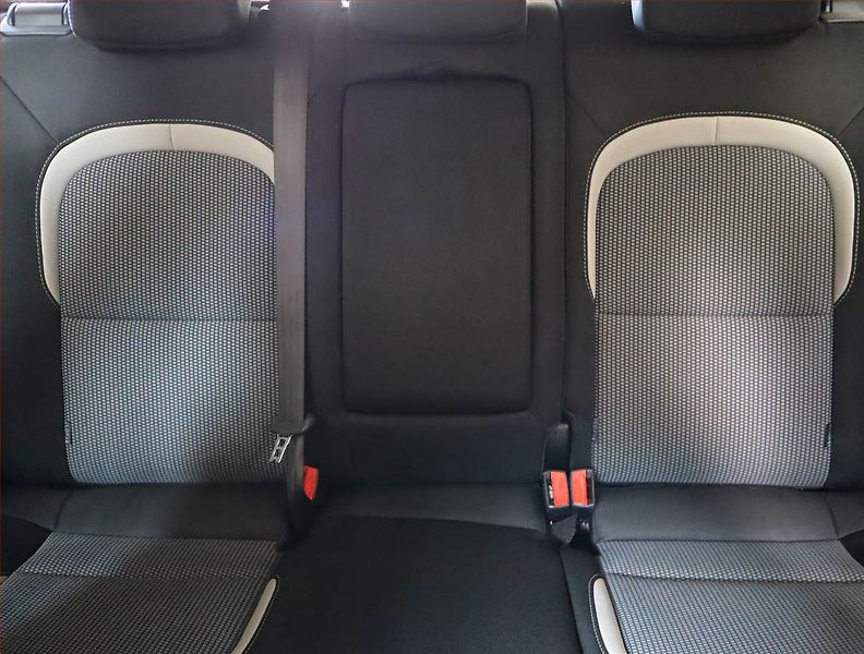 Kia Ceed (2015) 1.6 CRDi, Navi, Park. senzory - fotka 10 z 21