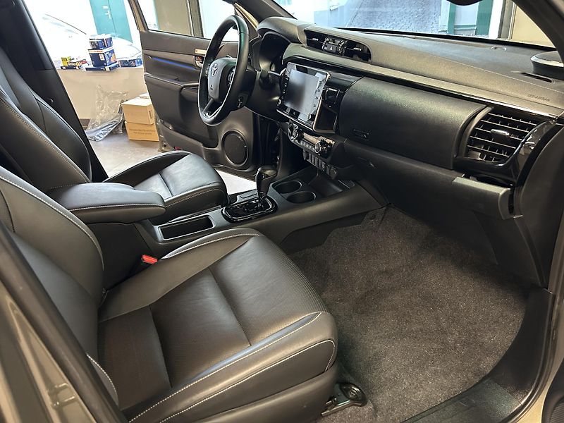 Toyota Hilux (2021) 2.8D-4D Double Cab 4x4 JBL - fotka 25 z 26
