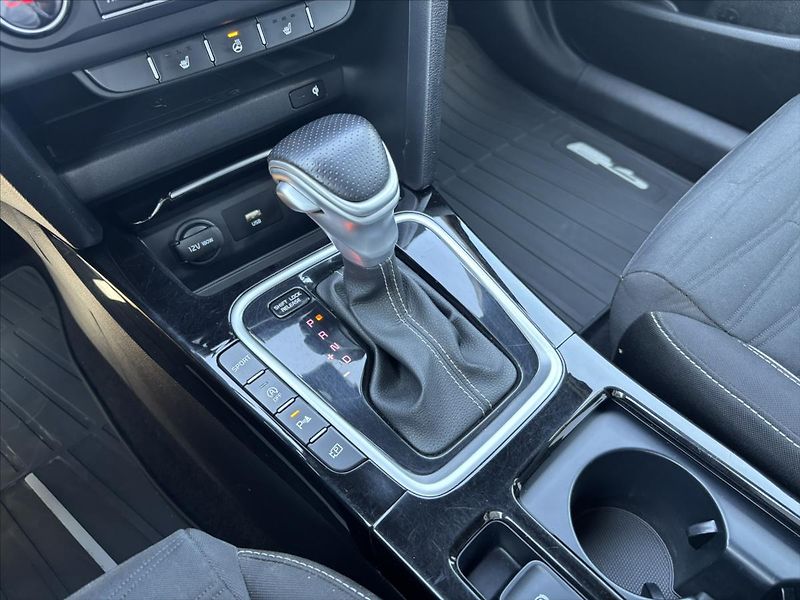 Kia Ceed 1,5 AT GT Line ZÁRUKA TÁŽNÉ - fotka 31 z 47