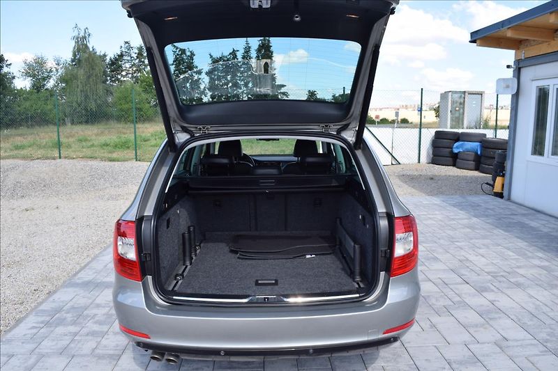 Škoda Superb 2,0 TDI 125KW TOP VÝBAVA ALU - fotka 25 z 50