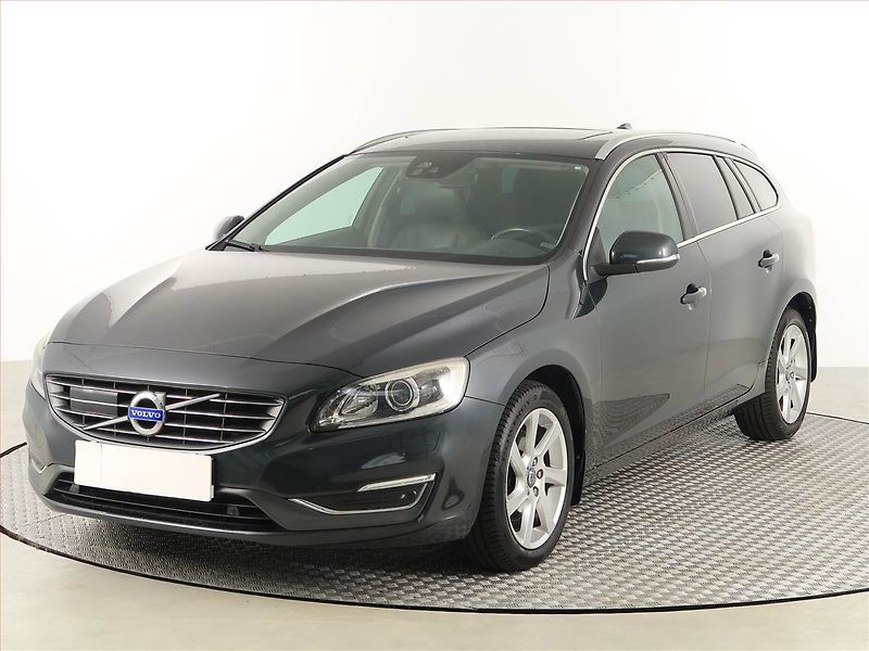 Volvo V60 (2014) D4 2.0, Automat, Navi, Xenony - fotka 2 z 18