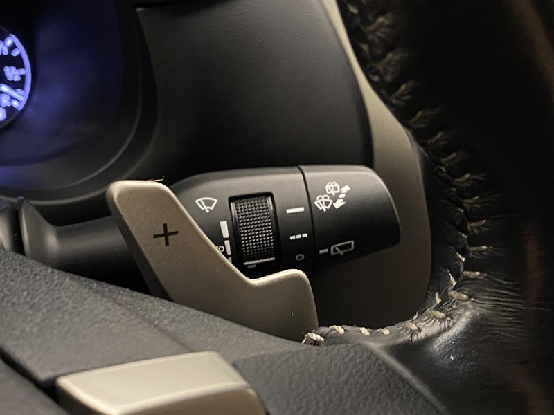 Lexus NX 300h AWD AUT CZ  - fotka 22 z 44