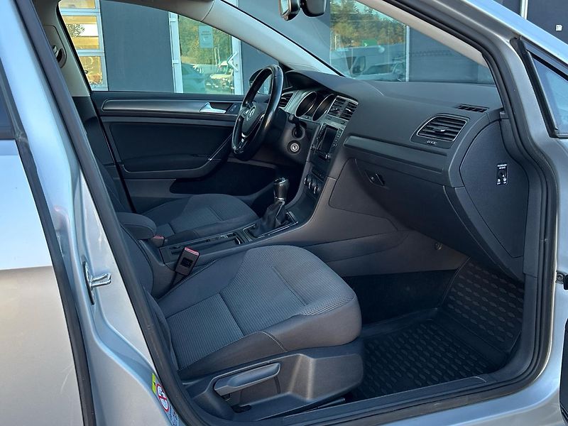 Volkswagen Golf Comfortline - fotka 9 z 23