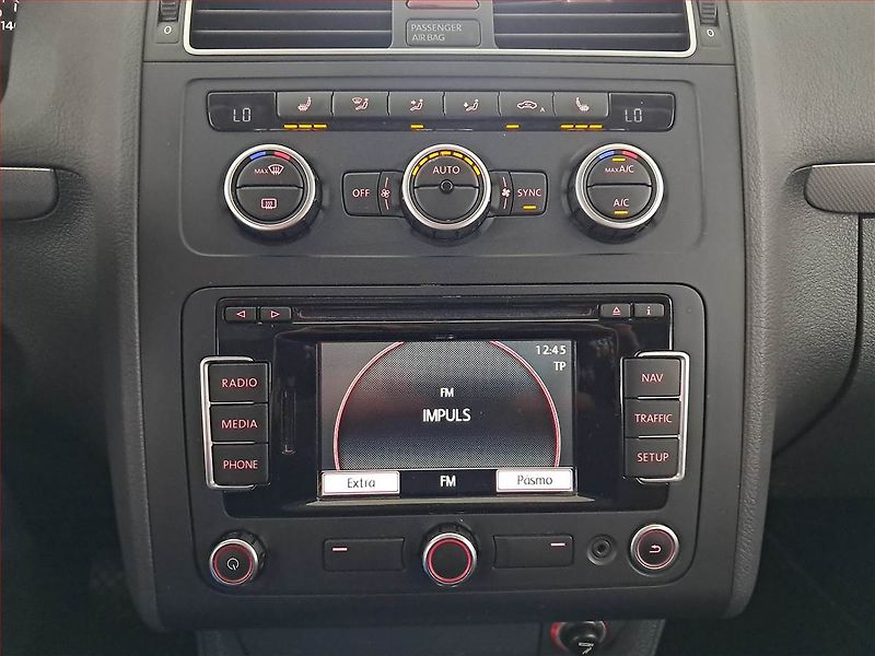 Volkswagen Touran (2012) 1.4 TSI, Automat, Navi - fotka 12 z 17