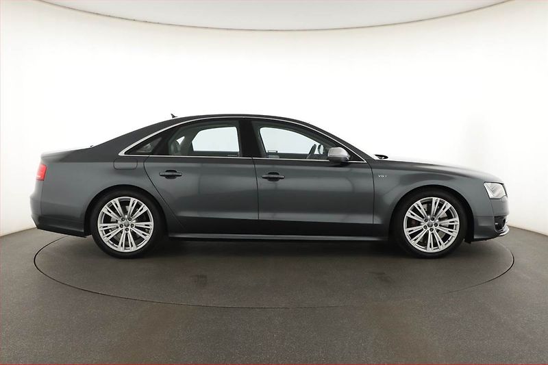 Audi S8 (2013) 4.0 TFSi - fotka 6 z 21