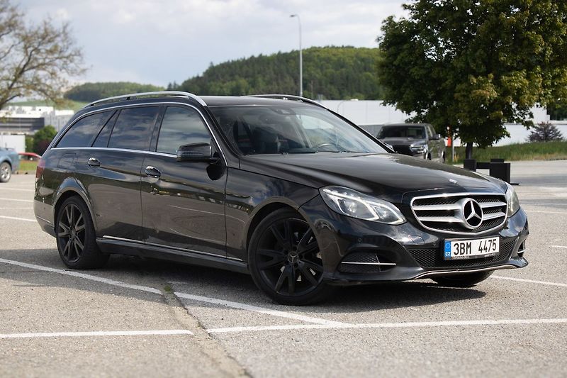 Mercedes-Benz Třídy E AMG paket, 100% stav. - fotka 3 z 45