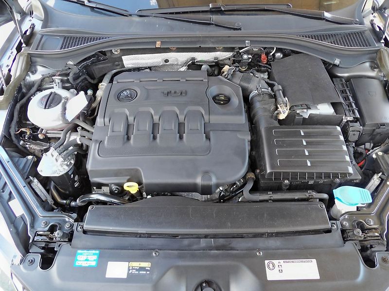 Škoda Superb 2.0TDI Style Serviska Tažné We - fotka 32 z 39