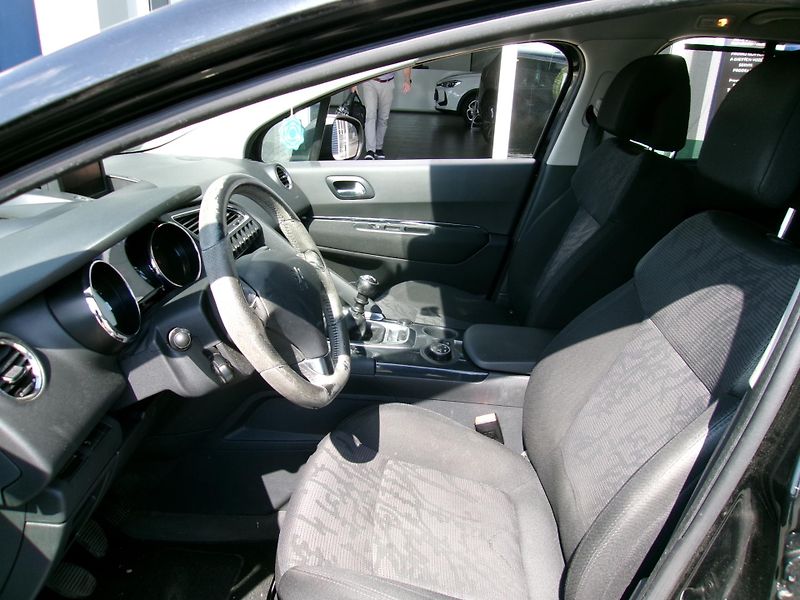 Peugeot 3008 (2010) 2.0 HDI - fotka 13 z 20