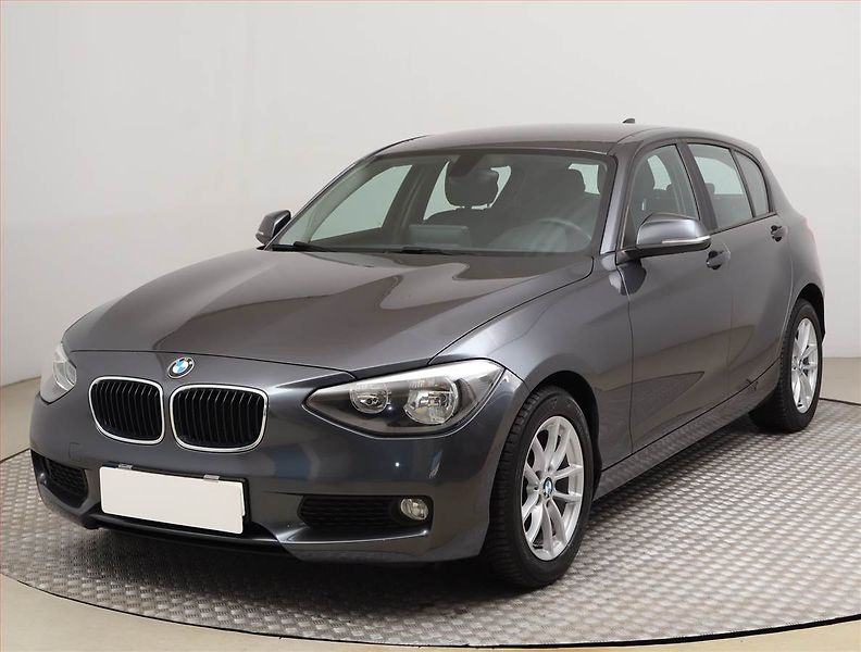 BMW Řada 1 (2014) 116i, Tempomat, Park. senzory - fotka 2 z 20
