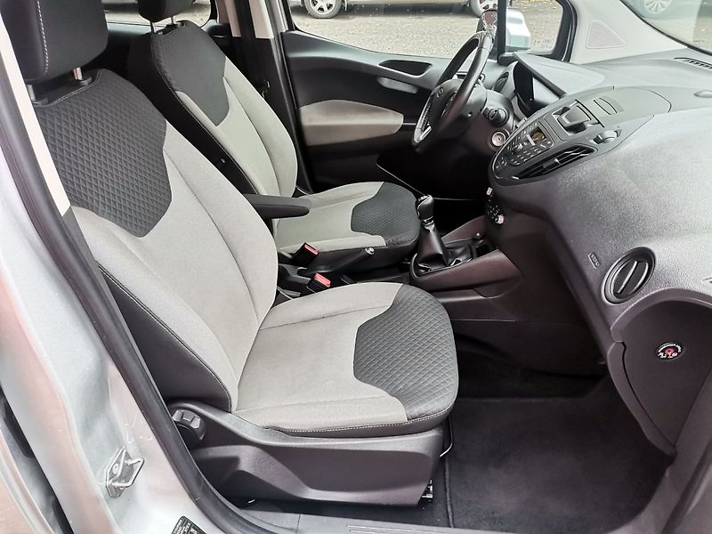 Ford Tourneo Courier 1.0i EB 74kw Winter Paket - fotka 14 z 26