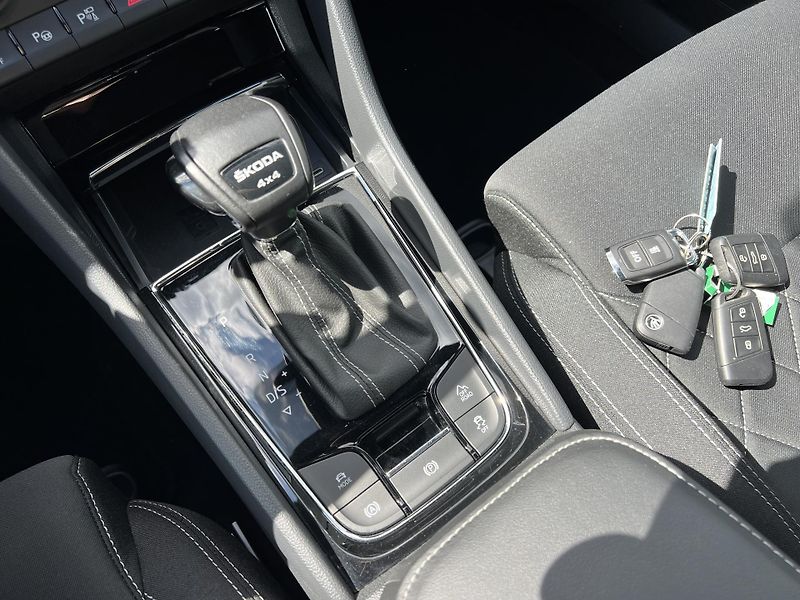 Škoda Karoq 2.0 TDi 4x4 DSG Sportline max. - fotka 20 z 25