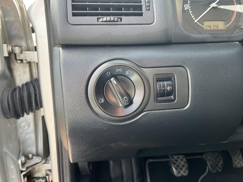 Škoda Octavia 1.9 TDi Tour - fotka 20 z 29