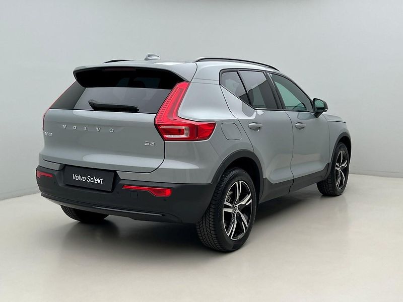 Volvo XC40 B3 DARK PLUS AUT CZ 1. maj. - fotka 13 z 45