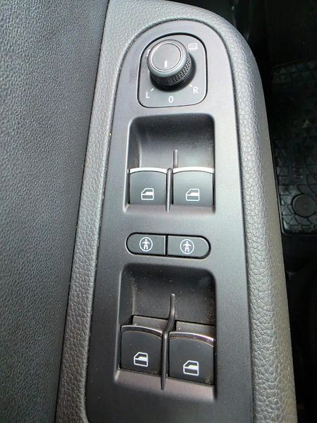 Volkswagen Sharan 2.0TDI DSG 4x4 7-M Webasto TZ - fotka 22 z 33