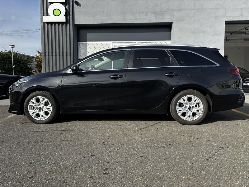Kia Ceed (2023) SW Exclusive 1.5 T-GDI 118 kW - fotka 4 z 11