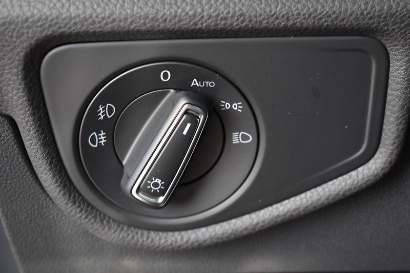Volkswagen Touran (2023) 1.5TSI 110kW 7 míst, LED - fotka 20 z 25
