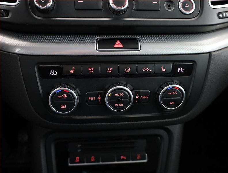 Volkswagen Sharan (2014) 2.0 TDI, 7 míst, Navi - fotka 12 z 21