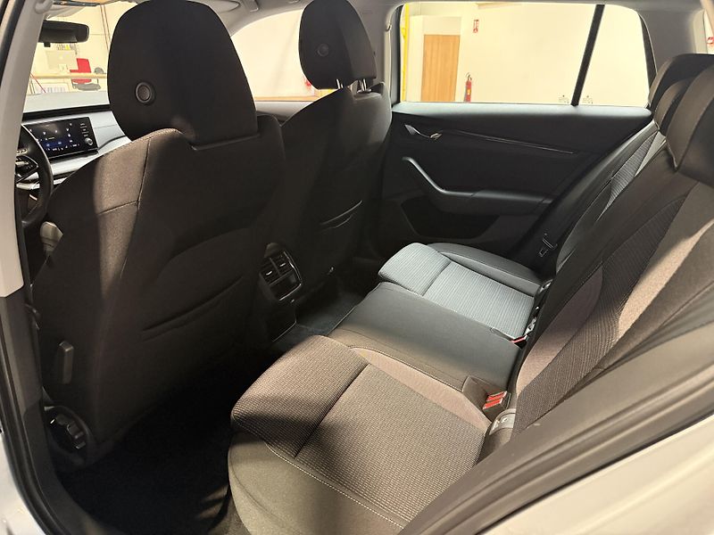 Škoda Octavia 2.0 TDI 85kW Ambition Combi - fotka 12 z 14