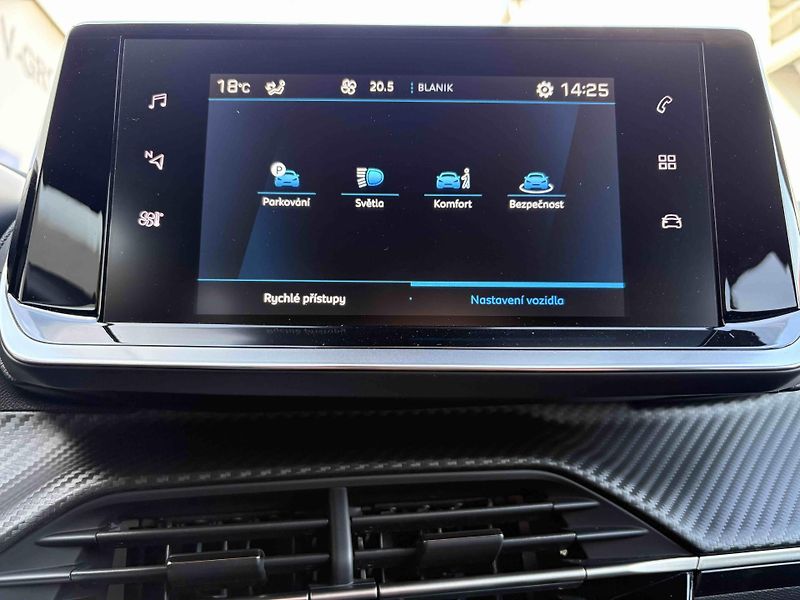 Peugeot 2008 (2023) AllurePack 1.2 PureTech EAT8 - fotka 31 z 37